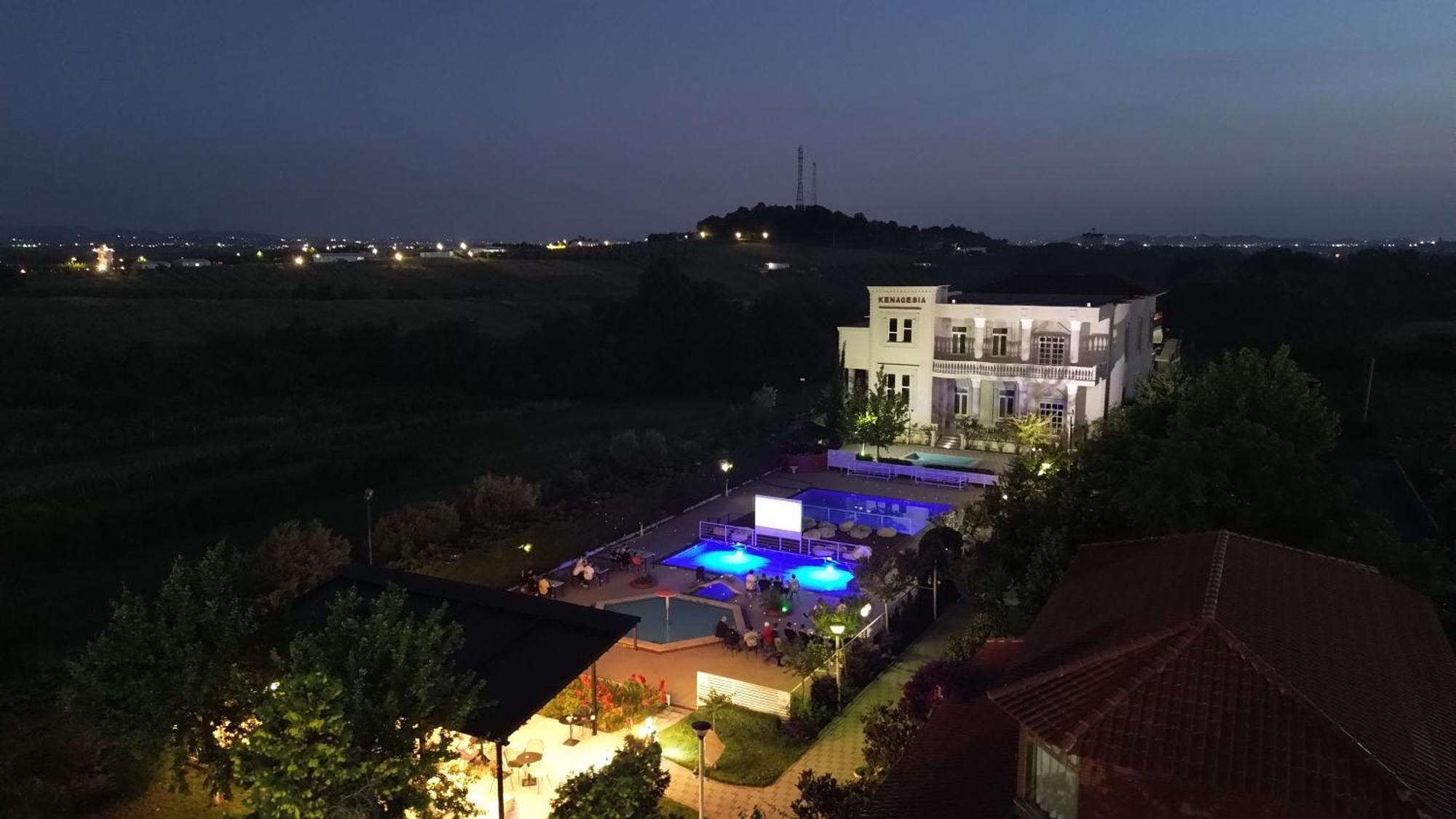 Kompleksi Kenaqesia Bed & Breakfast