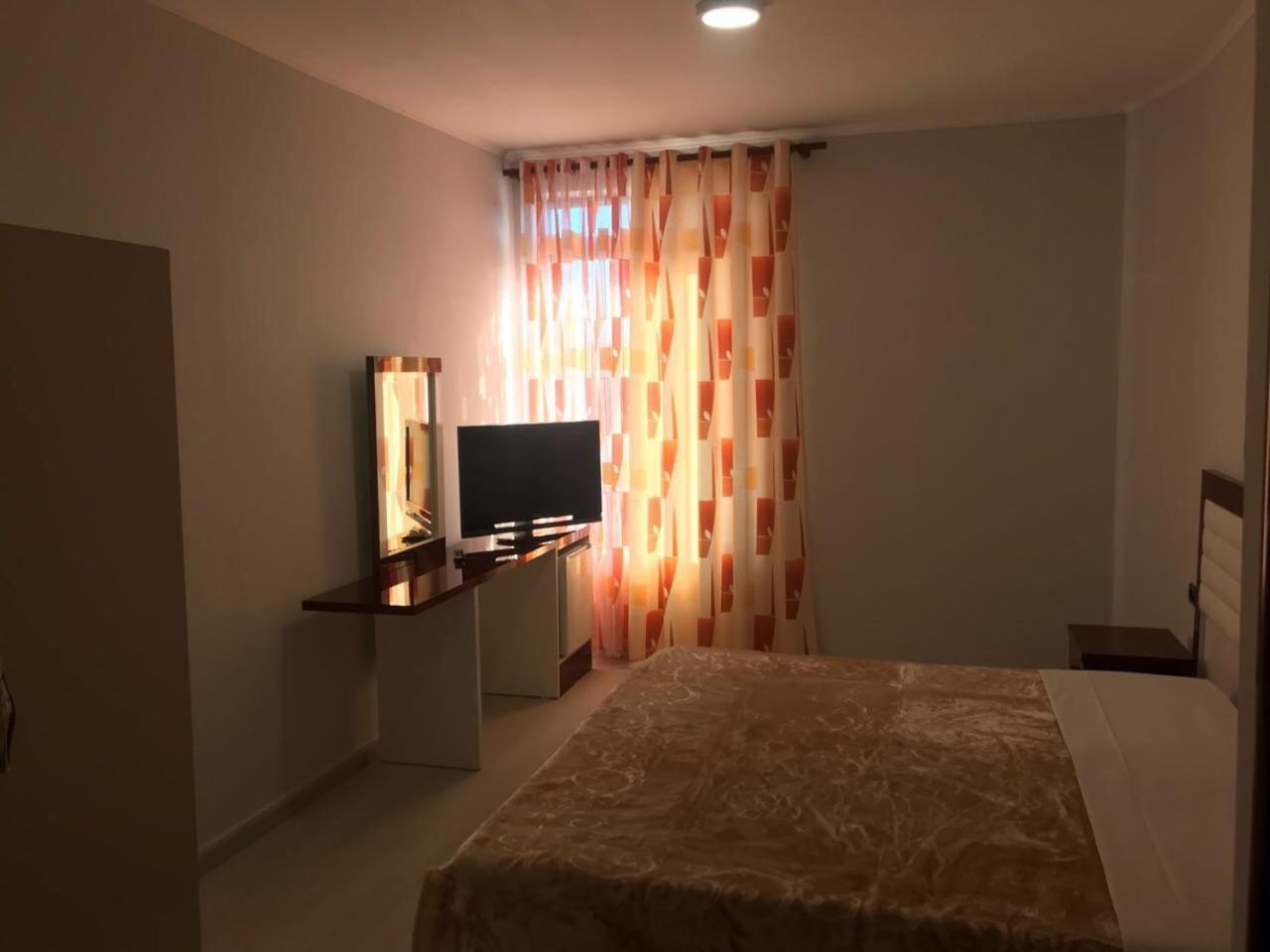 Kompleksi Kenaqesia Bed & Breakfast